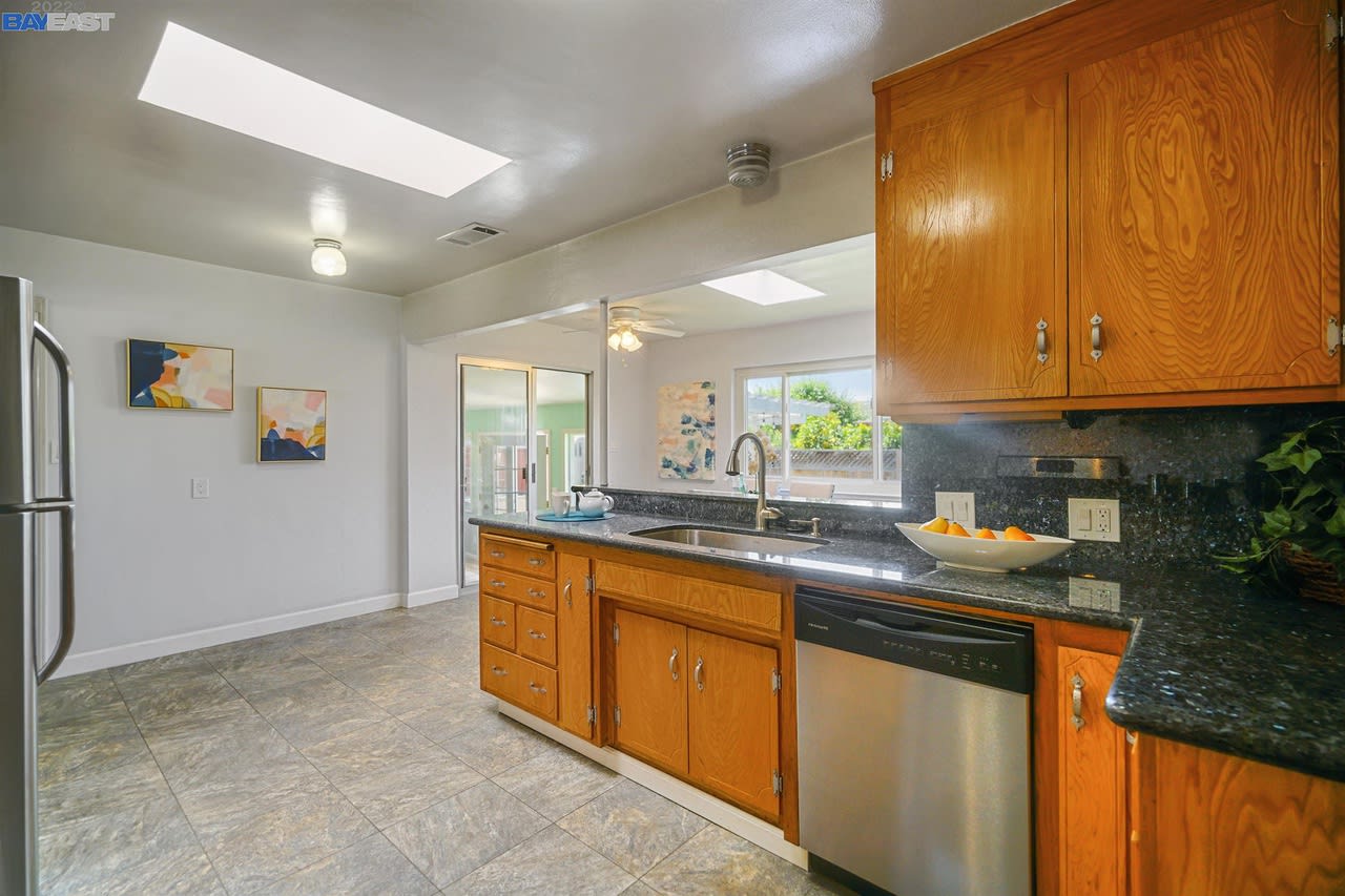165 Bradhoff Ave