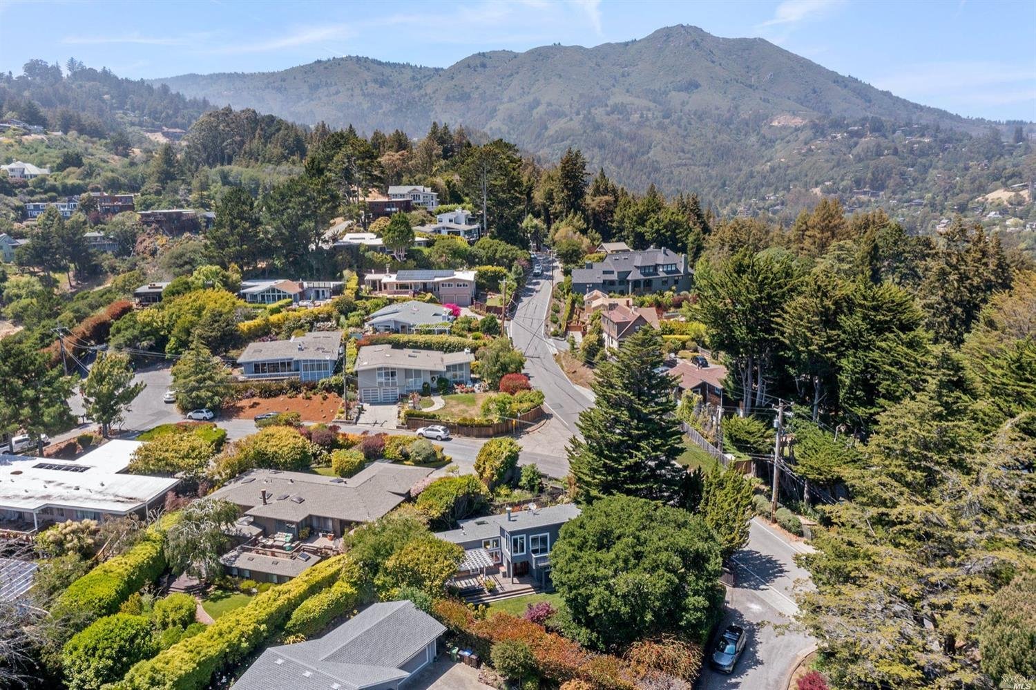 2 Cedarwood Ln