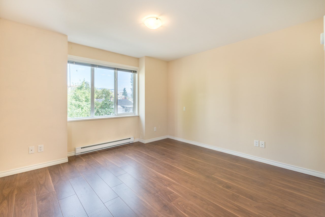15-621 Langside Ave