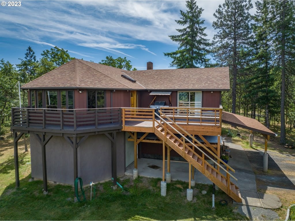 2050 Paradise Ridge Rd, Mosier, OR 97040