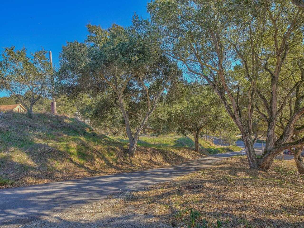 498 Echo Valley RD