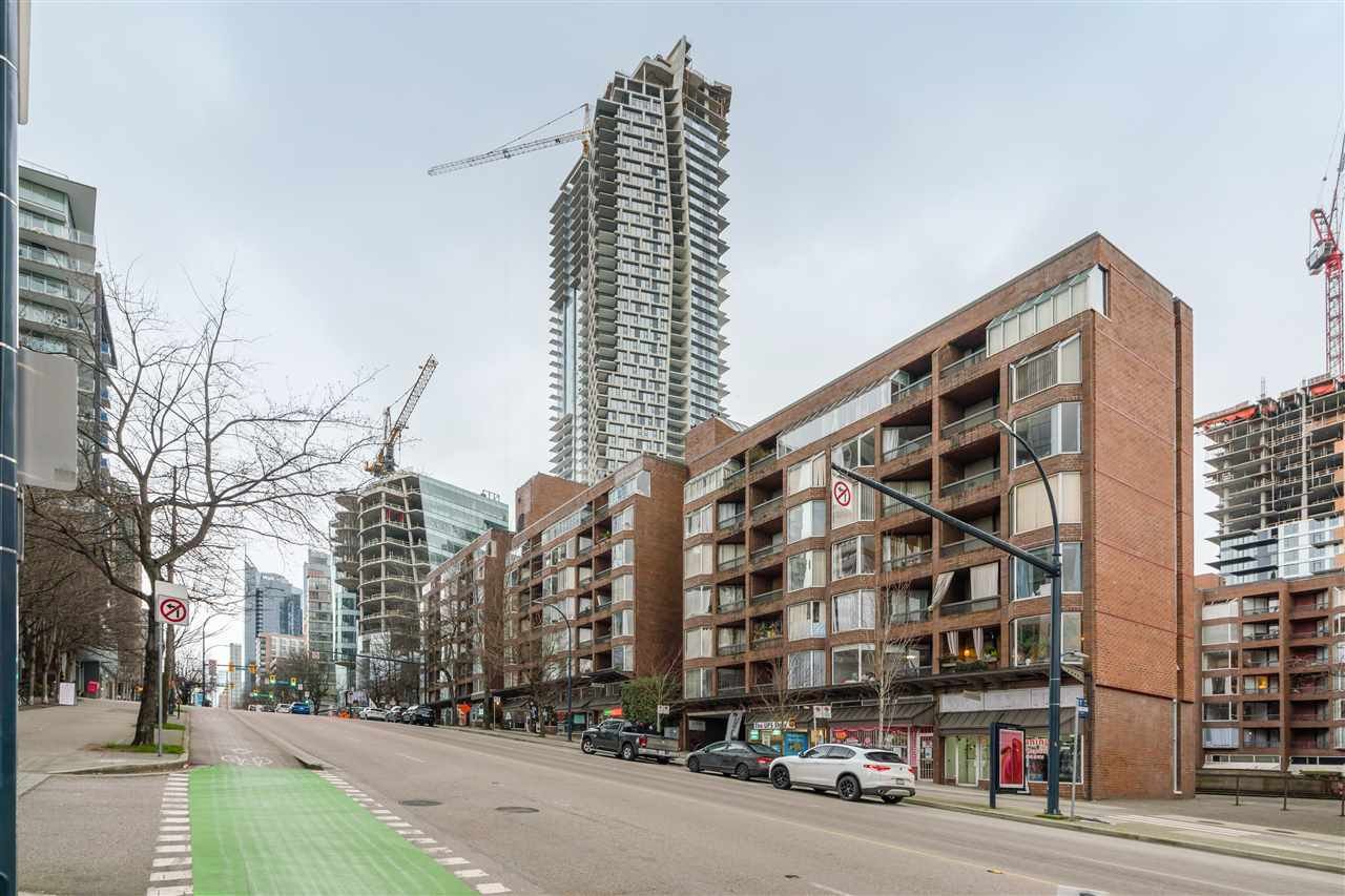 423-1330 Burrard St