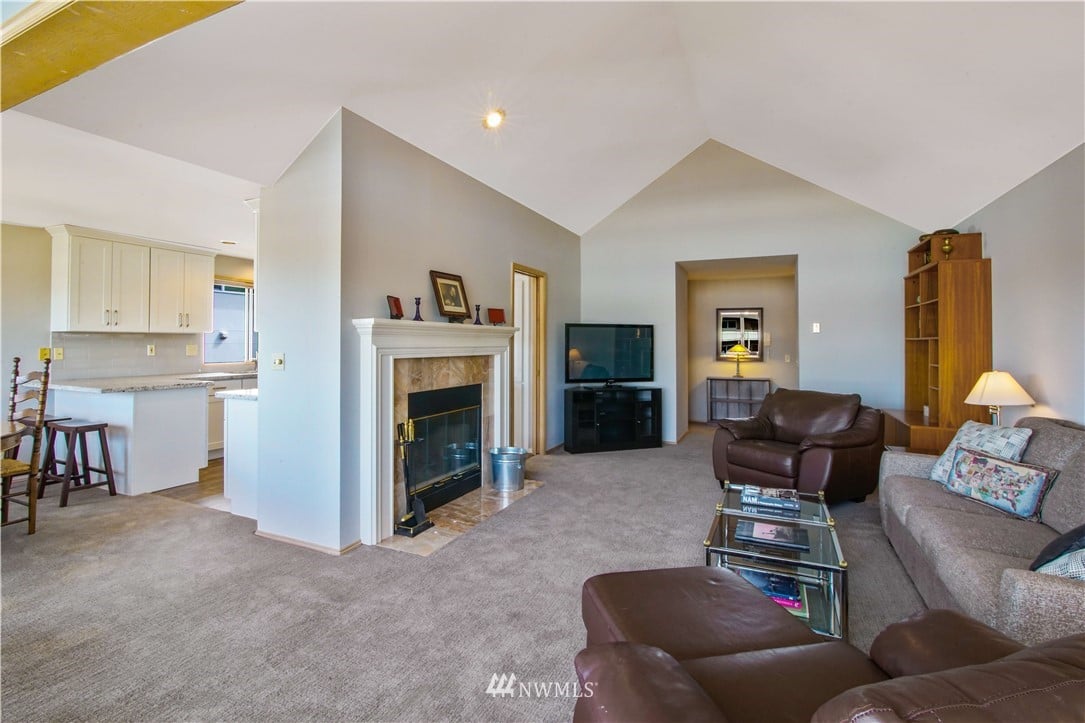 301-233 3rd Ave