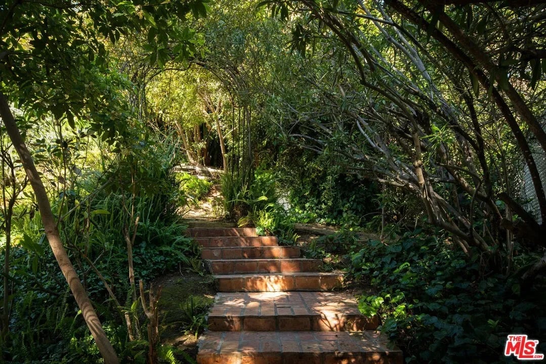 Beautiful Beachwood Canyon Spanish