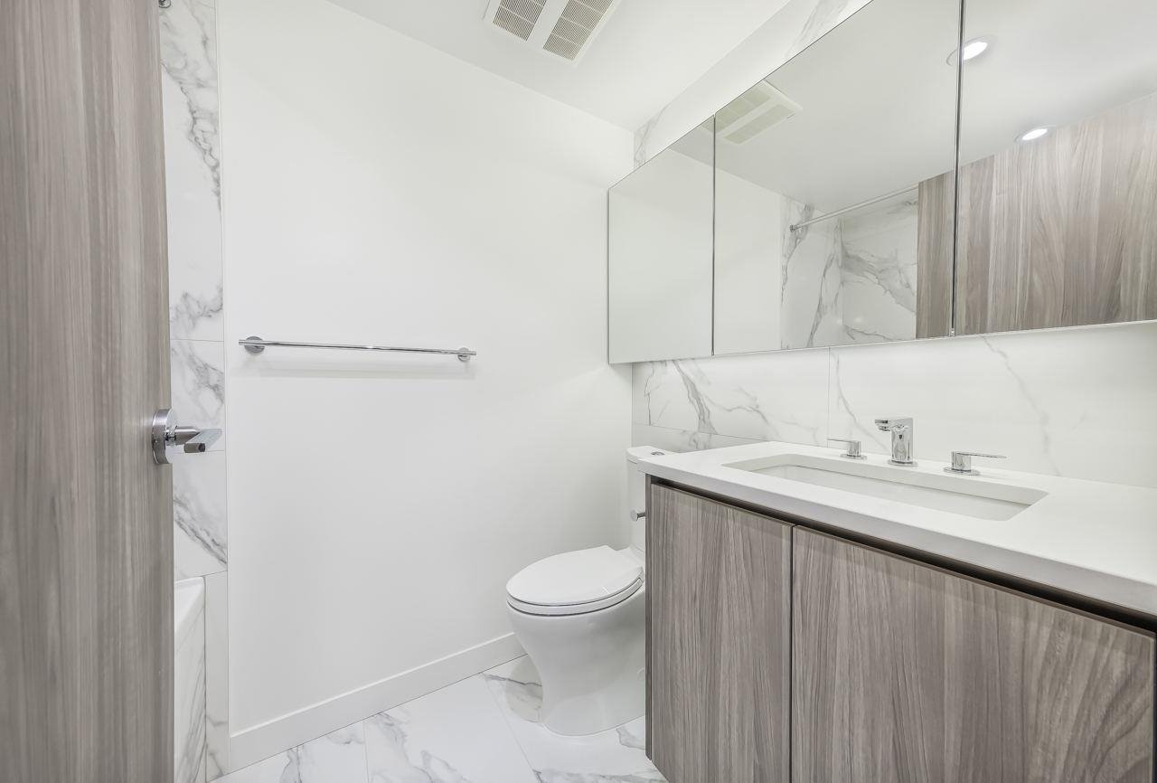 1102-9887 Whalley Blvd