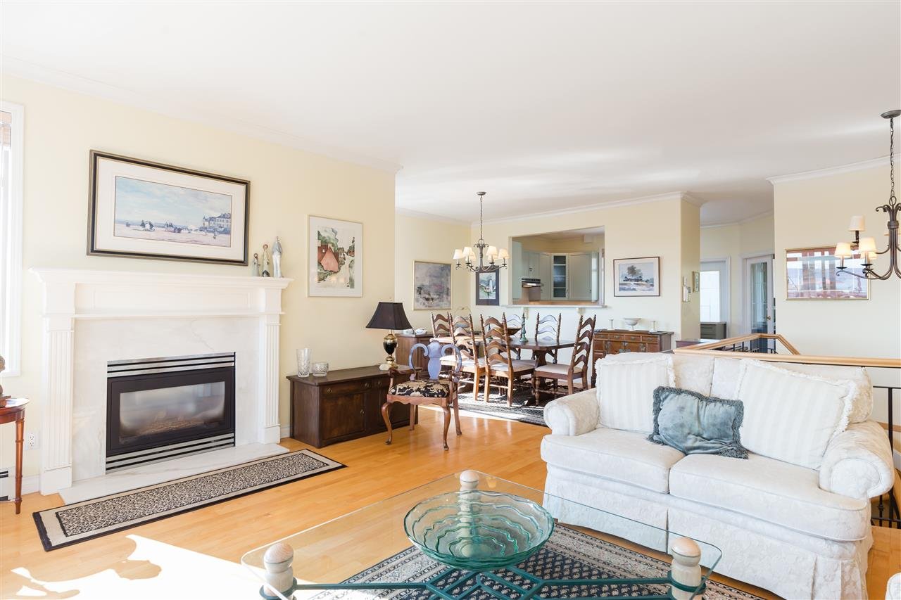 2352 Marine Dr