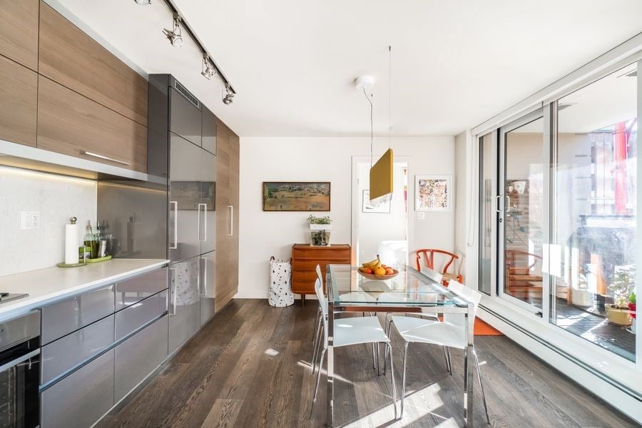 212-189 Keefer St