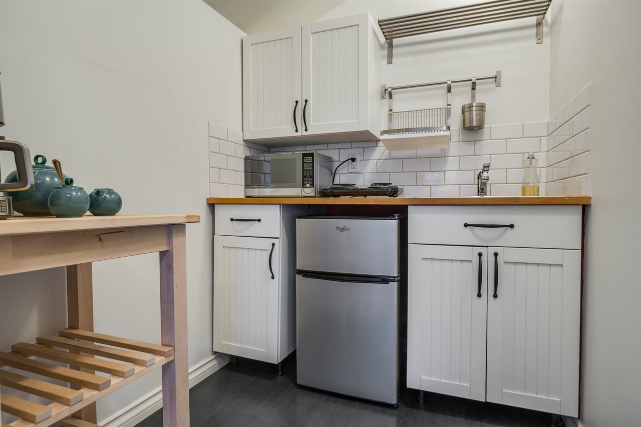 236 W 5th St