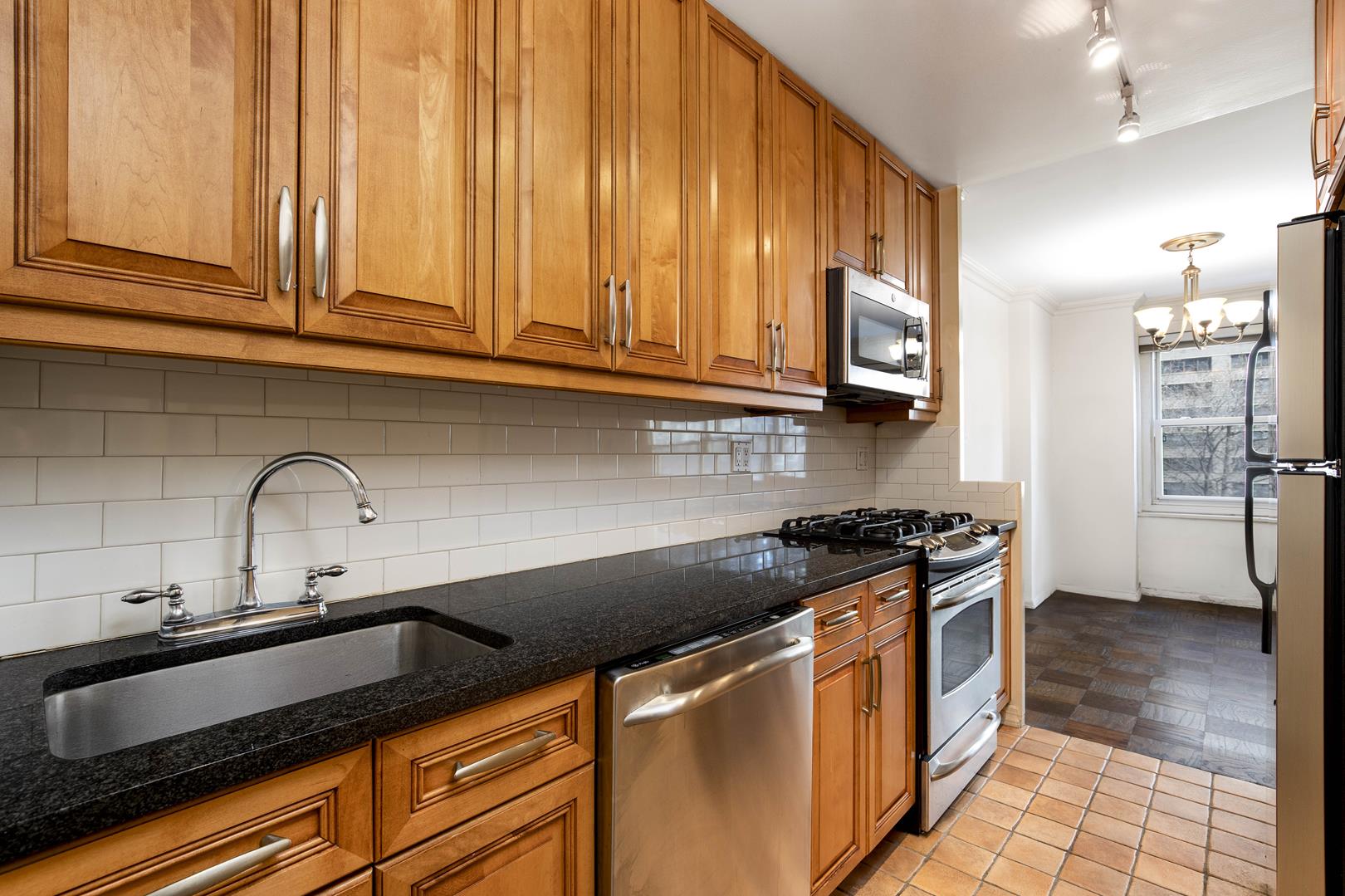 150 West End Avenue, Apt 4F