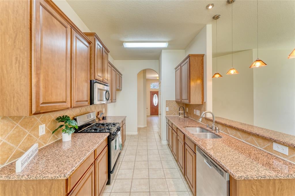 23514 Whispering Maples Dr