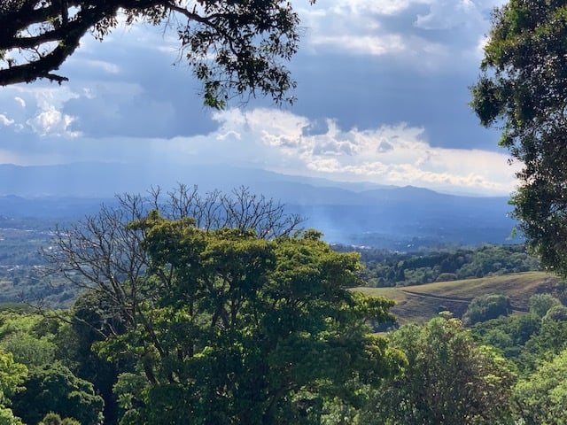 Vast Mountain Farm Acreage, Heredia