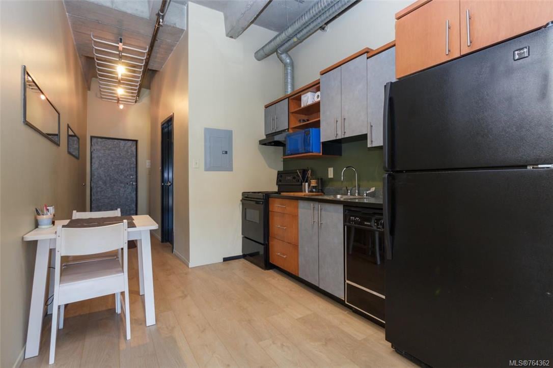 207-1061 Fort St