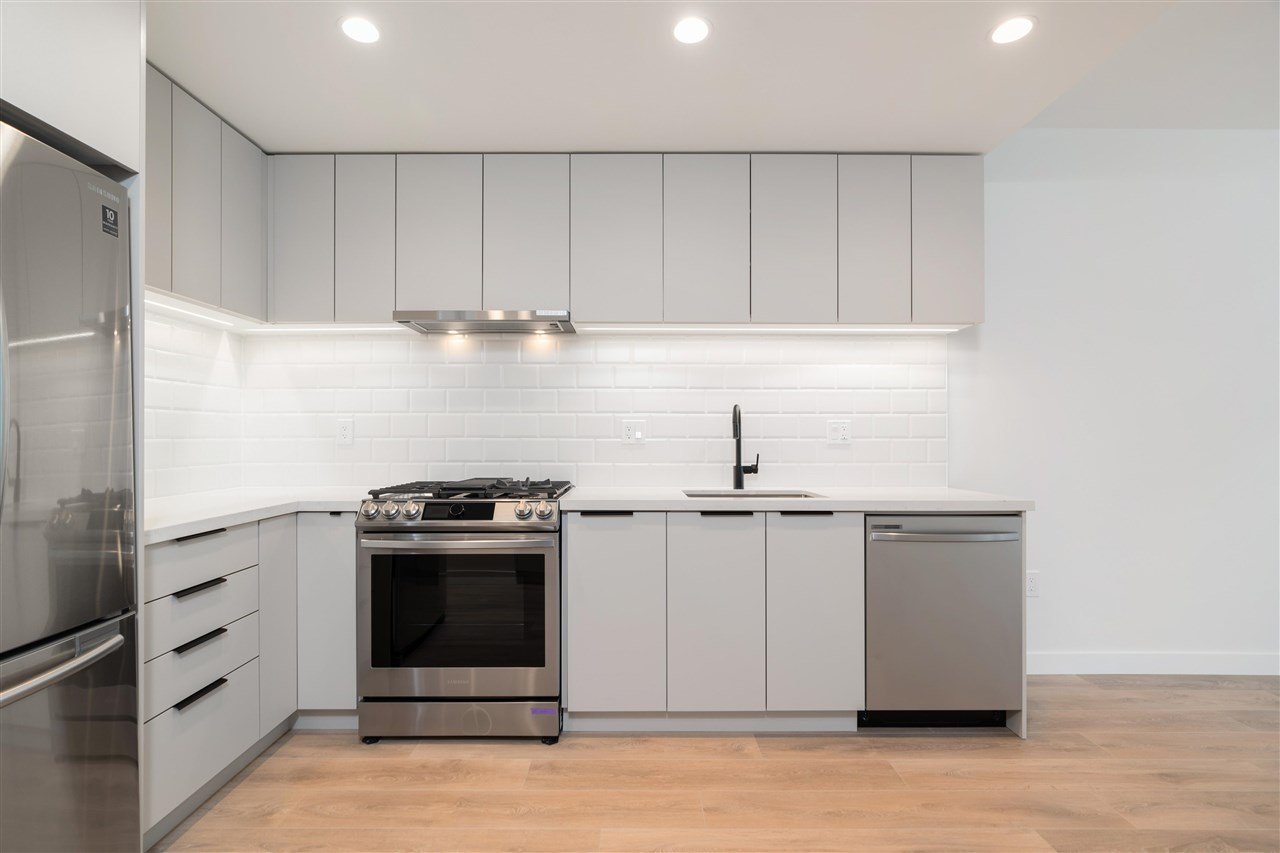 104-3018 St George St