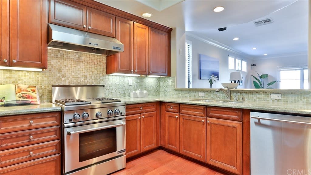 12026 Hoffman St #401