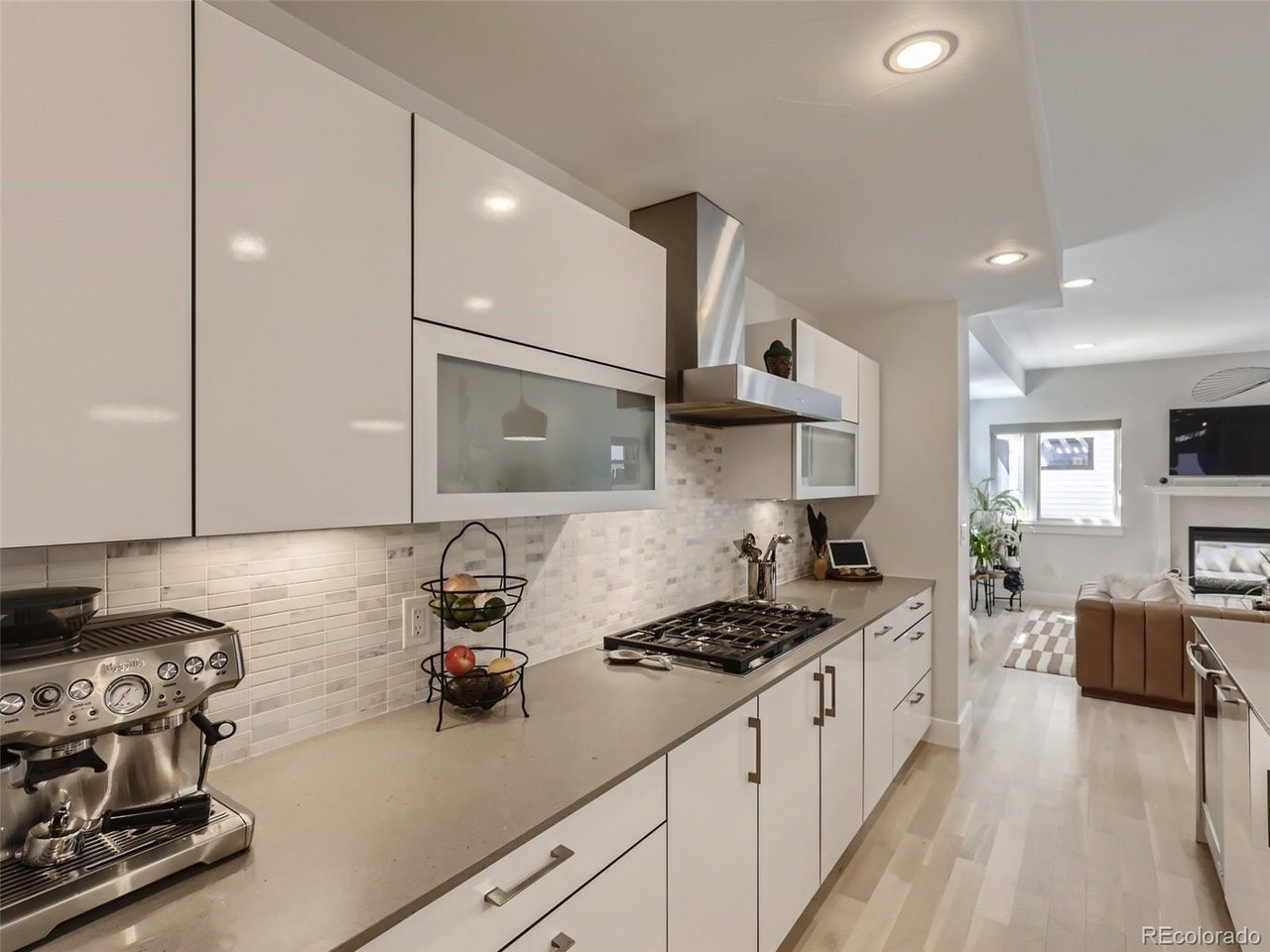 3346 W Hayward Pl