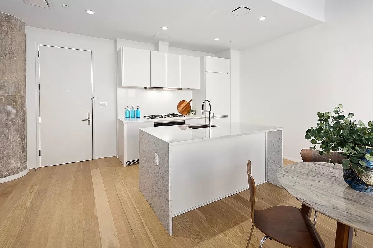 160 Imlay St #3E4