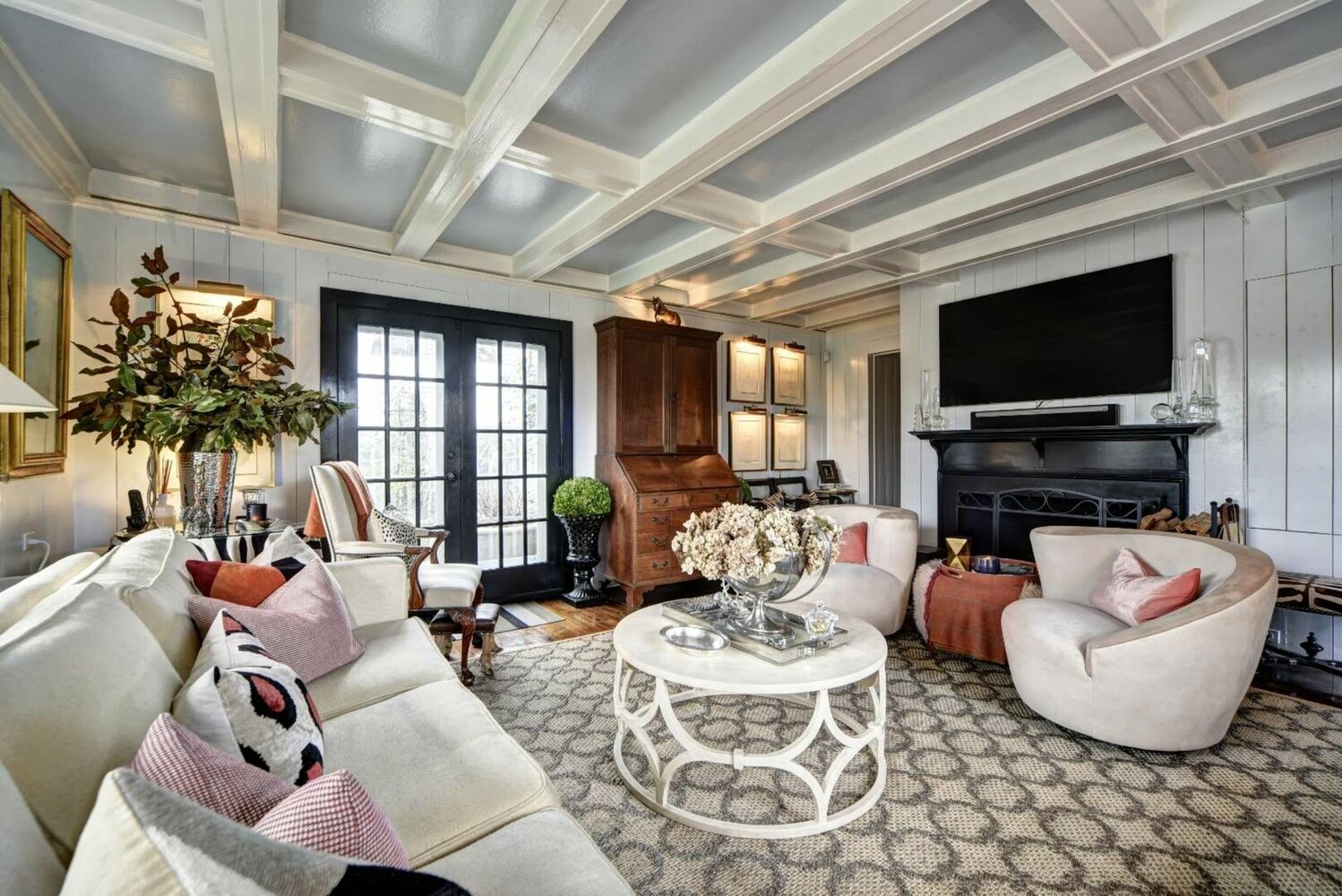 Secluded Summer Compound in Water Mill South