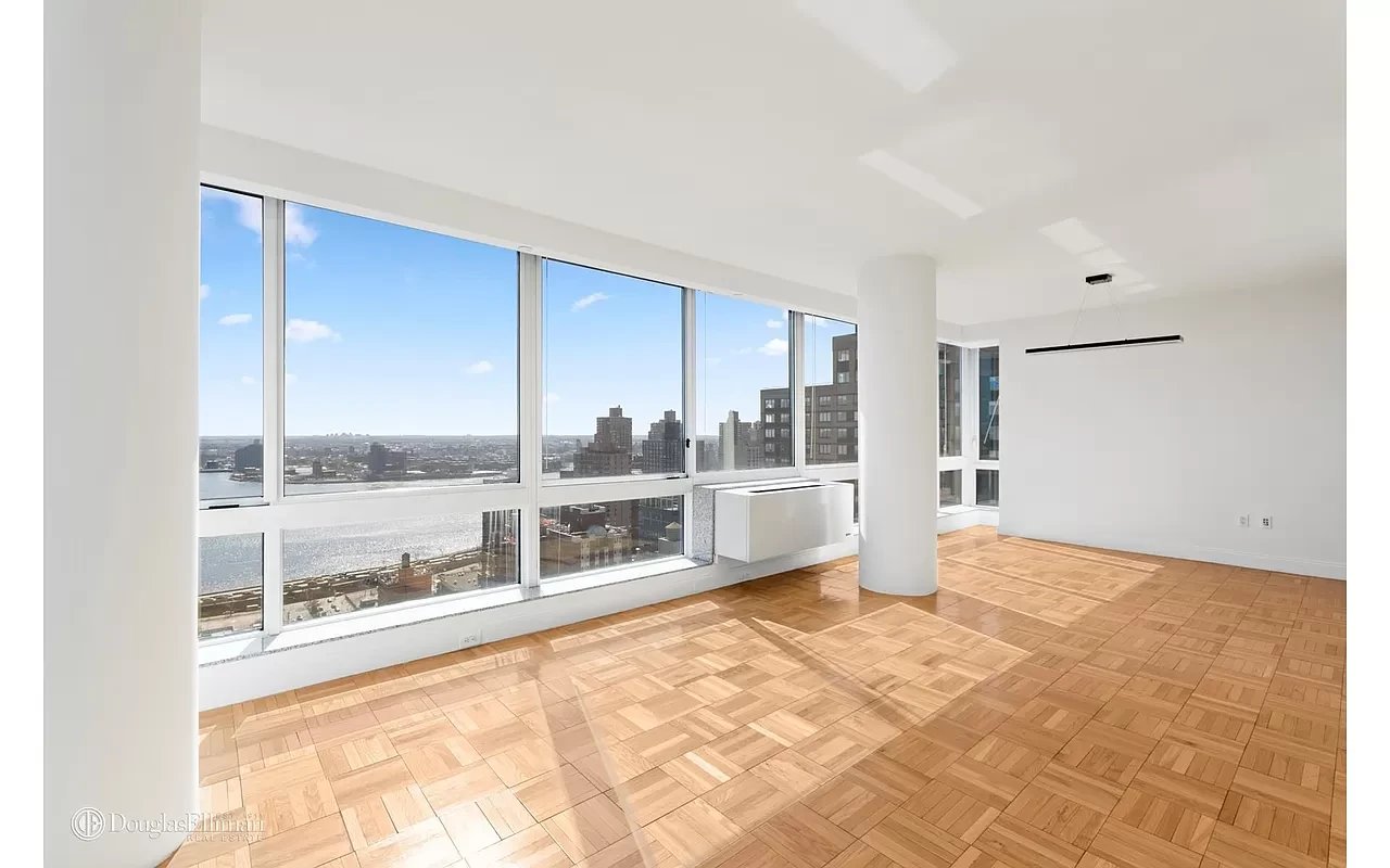 215 East 96th Street Unit: 33B