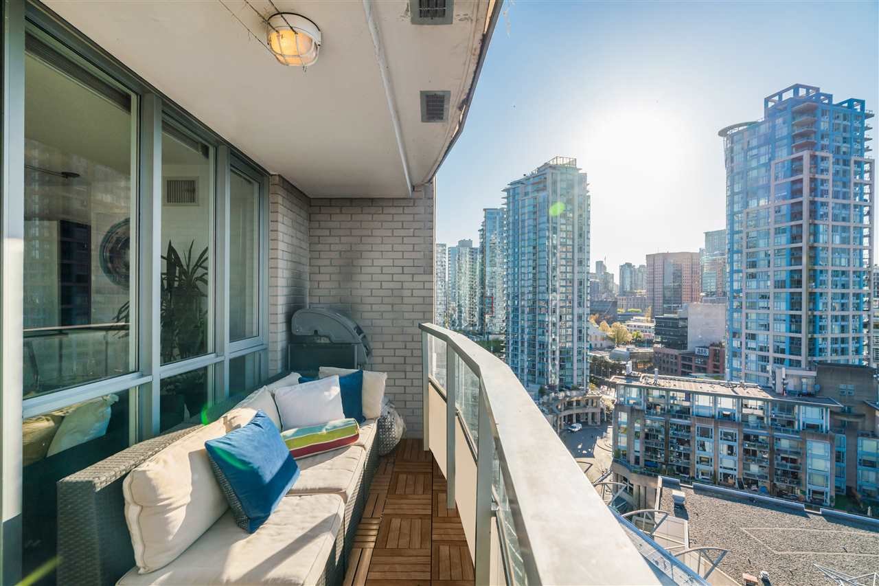 1903-63 Keefer Pl