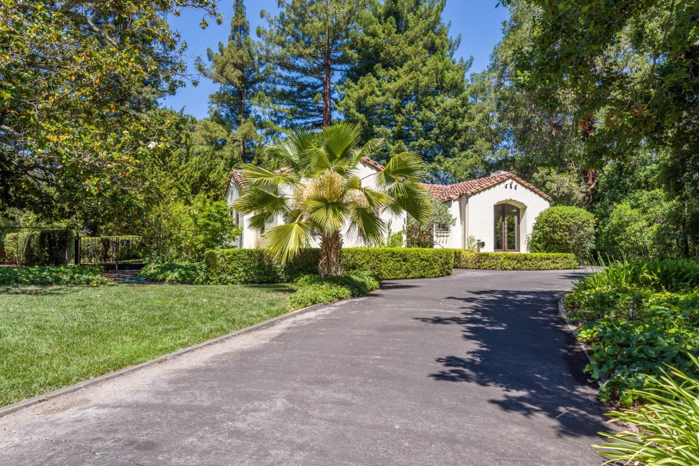 53 Lloyden Dr