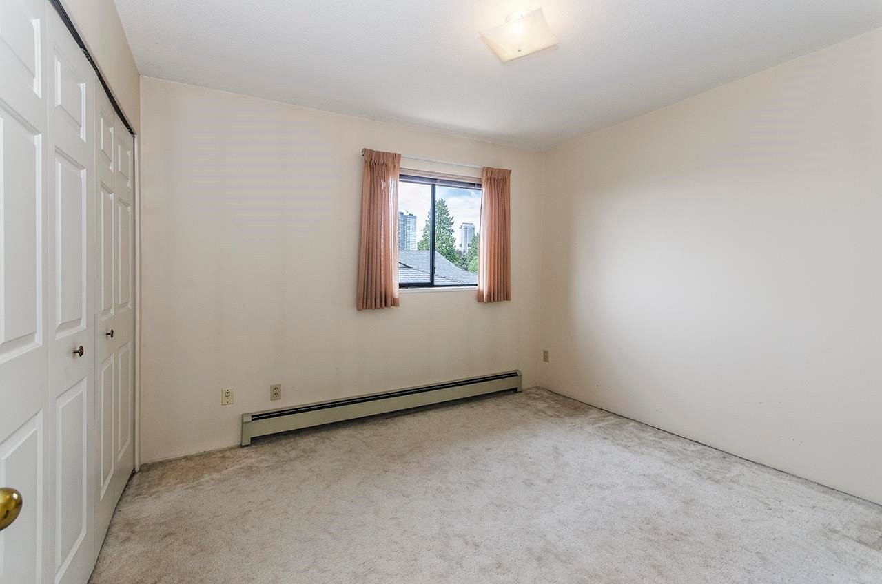 718 Foster Ave
