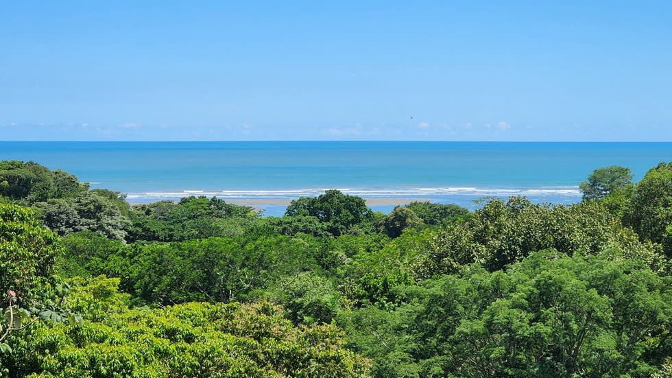 Home with White Water Views and Easy Access in Ojochal