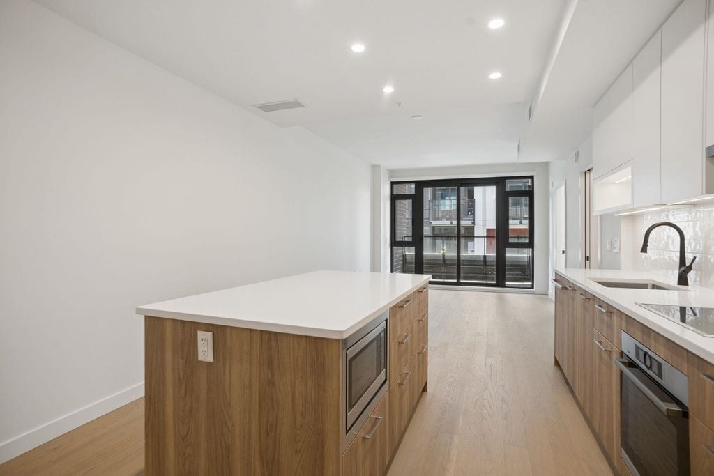 8398 Oak Street 204, Vancouver