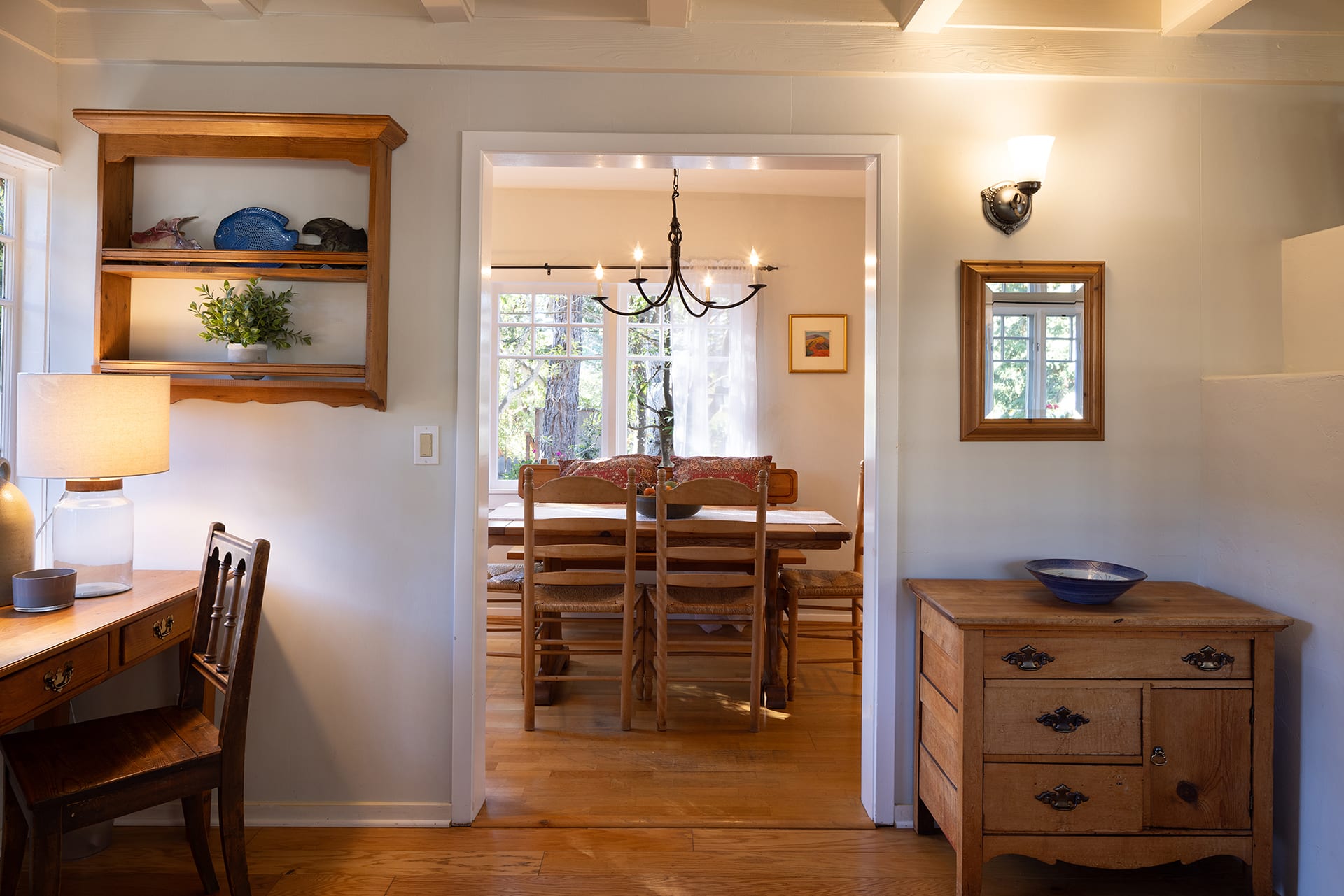 Spacious Carmel Cottage - Monte Verde & 7th SWC