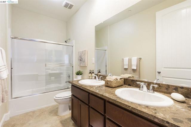 6496 Bayview Dr, Oakland, CA 94605