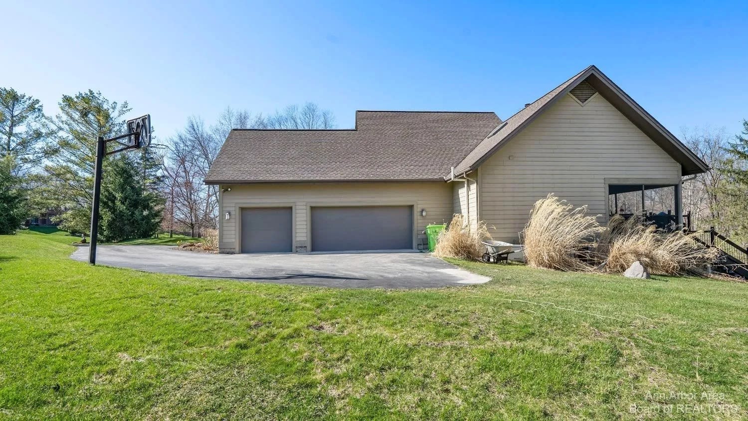 2566 Thornapple Drive, Ann Arbor, MI 48103