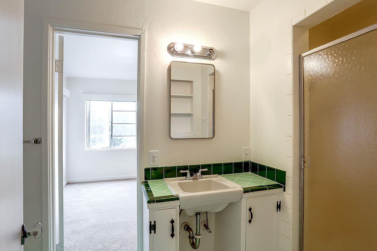 6 Cielo Vista Pl