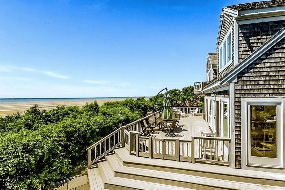 40 Bay Shore Ln