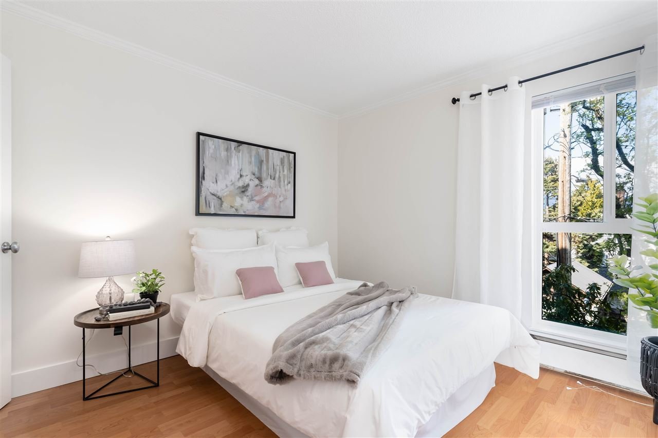 207-2211 W 2nd Ave