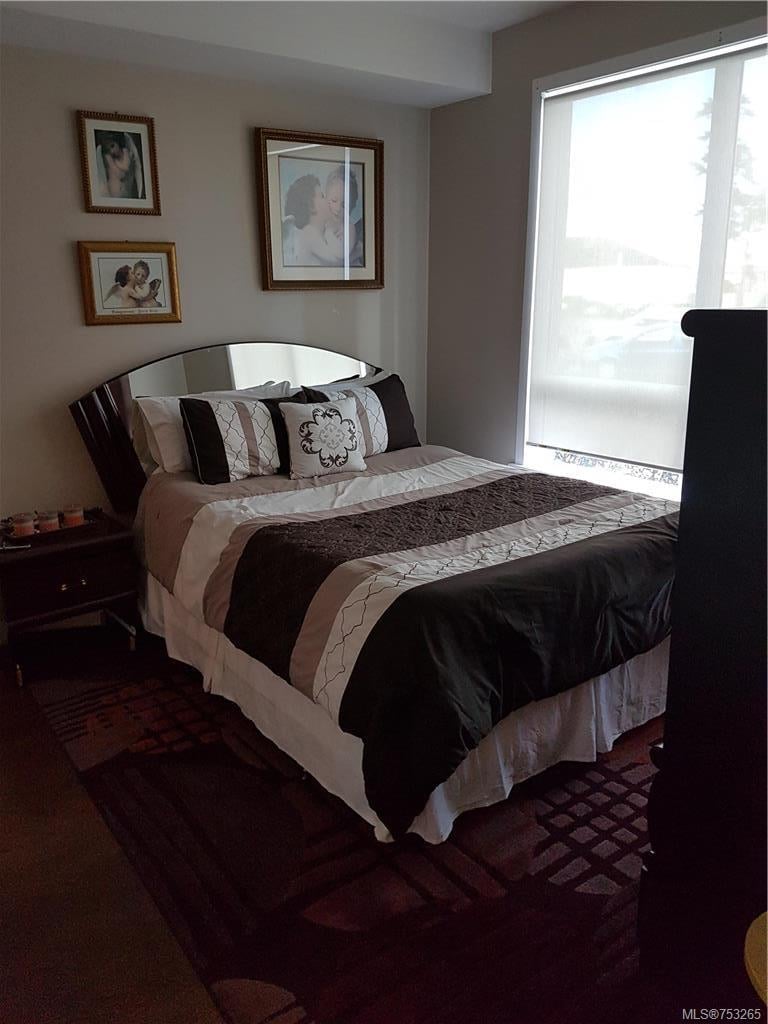 104-924 Esquimalt Rd