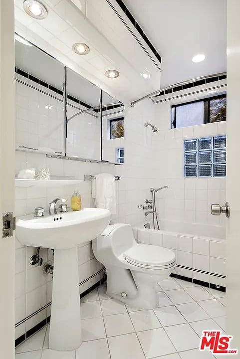 1010 Palm Ave APT#102, W