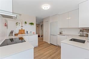402-1593 Begbie St