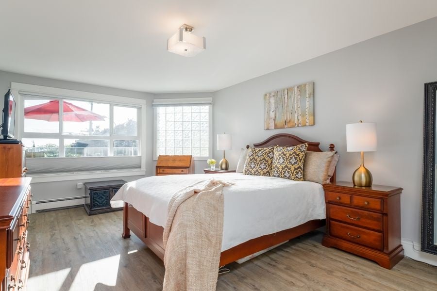 204-15367 Buena Vista Ave