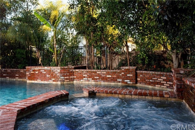 6652 Carriage Circle, Huntington Beach 