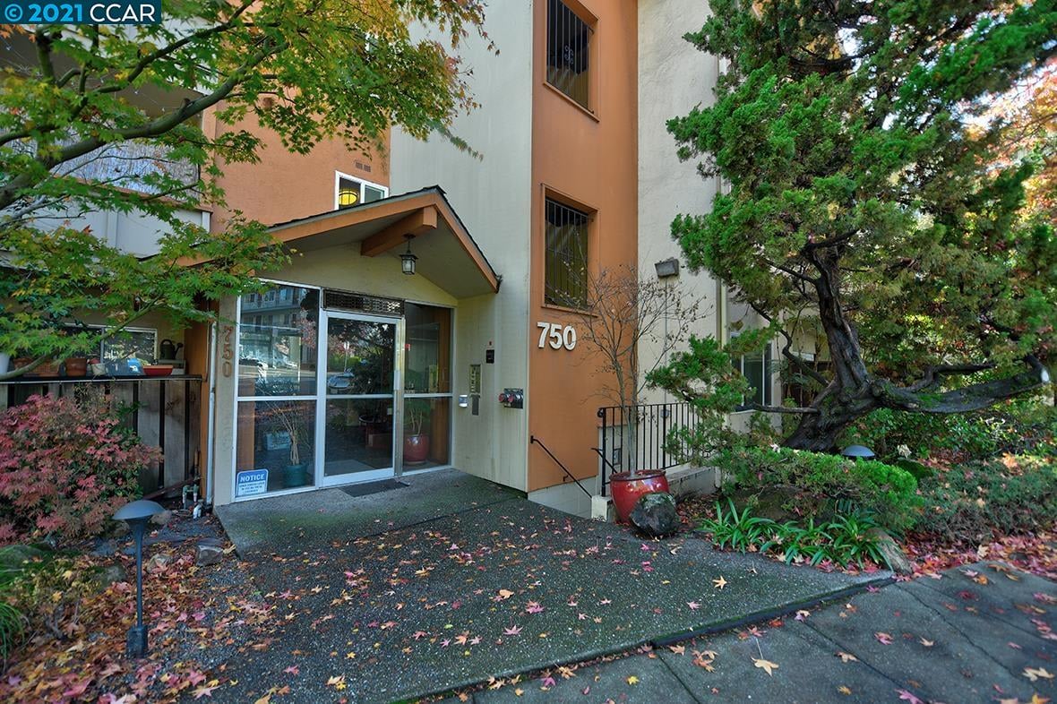 750 Oakland Ave, Unit 205  Oakland, CA 94610