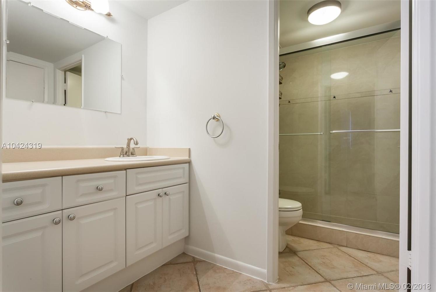 2301 Collins Ave, #516