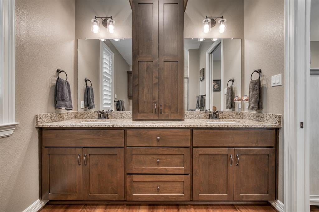 37 Briarwood Ln Bellville, Tx 77418