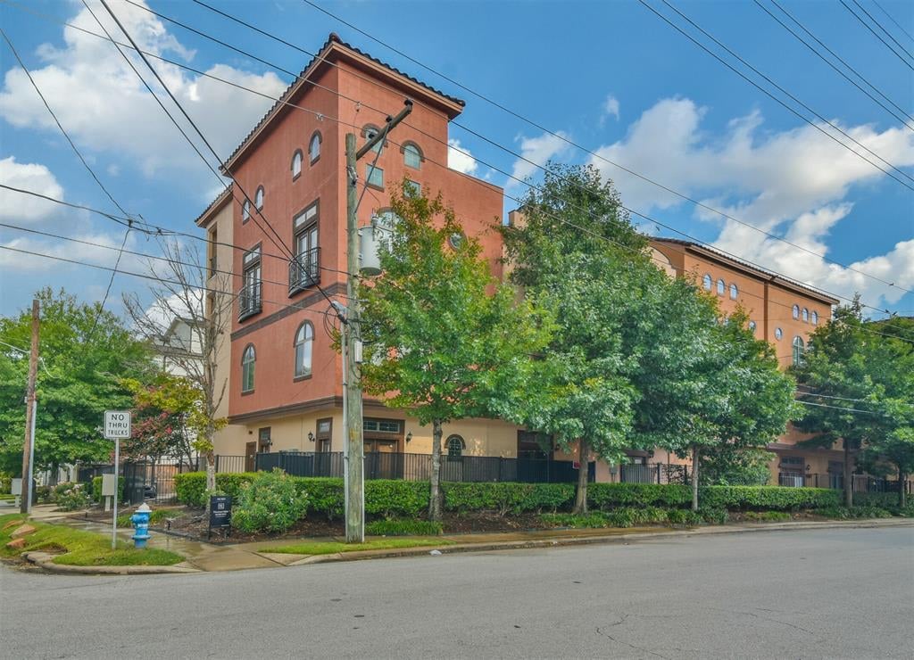 806 Jackson Hill Street Unit: 201