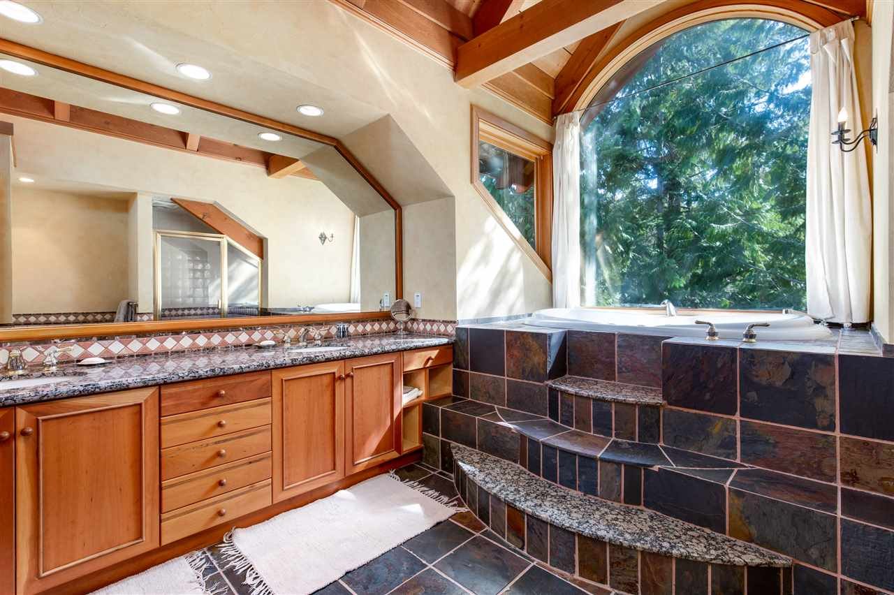 3231 Peak Dr