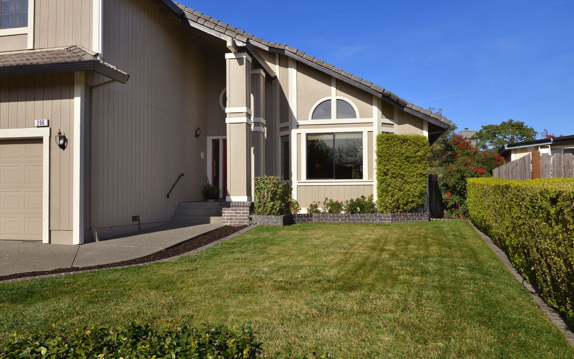 206 Chris St