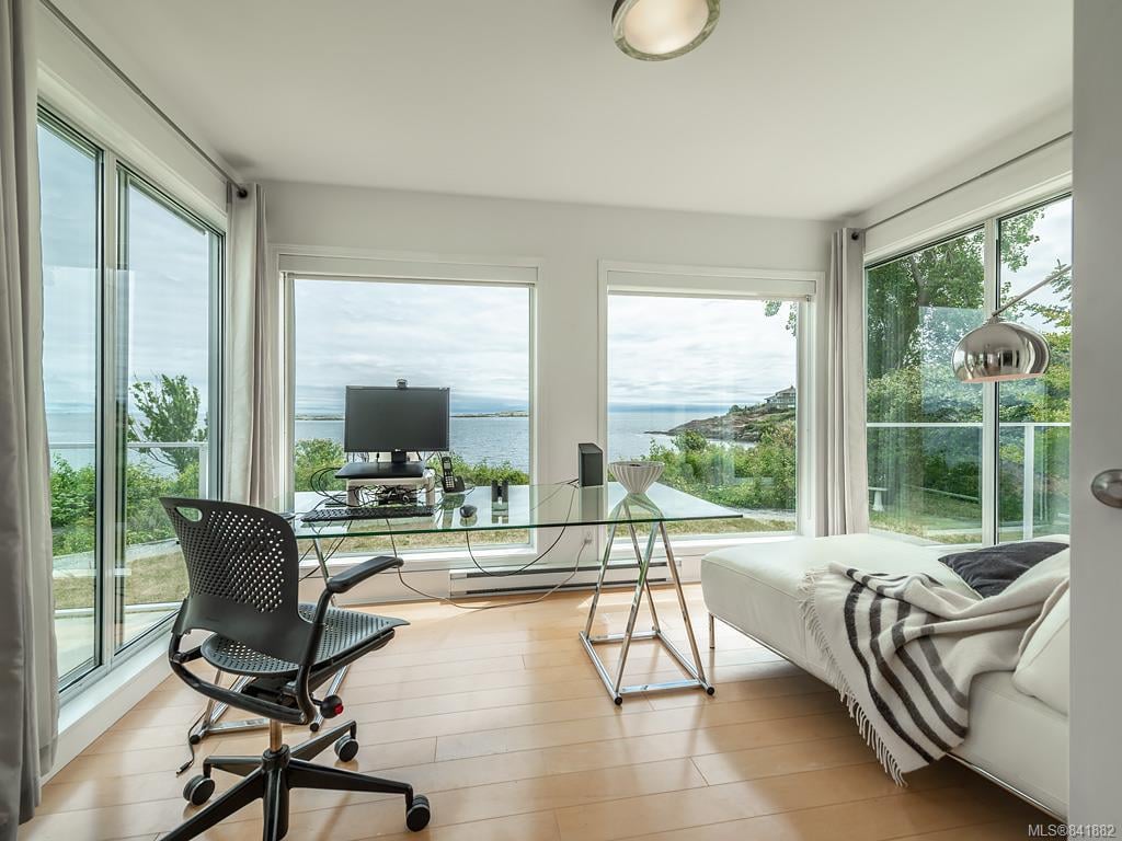 207 Beach Dr