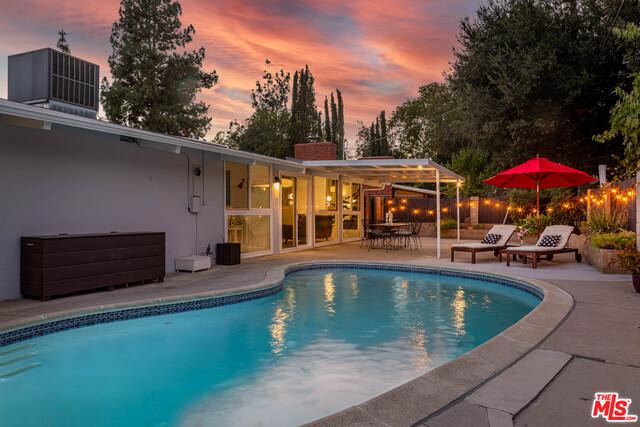 22835 Calabash St, Woodland Hills, CA