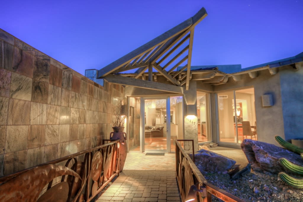 Private Contemporary Home in North Scottsdale Community of Troon Highland Estates