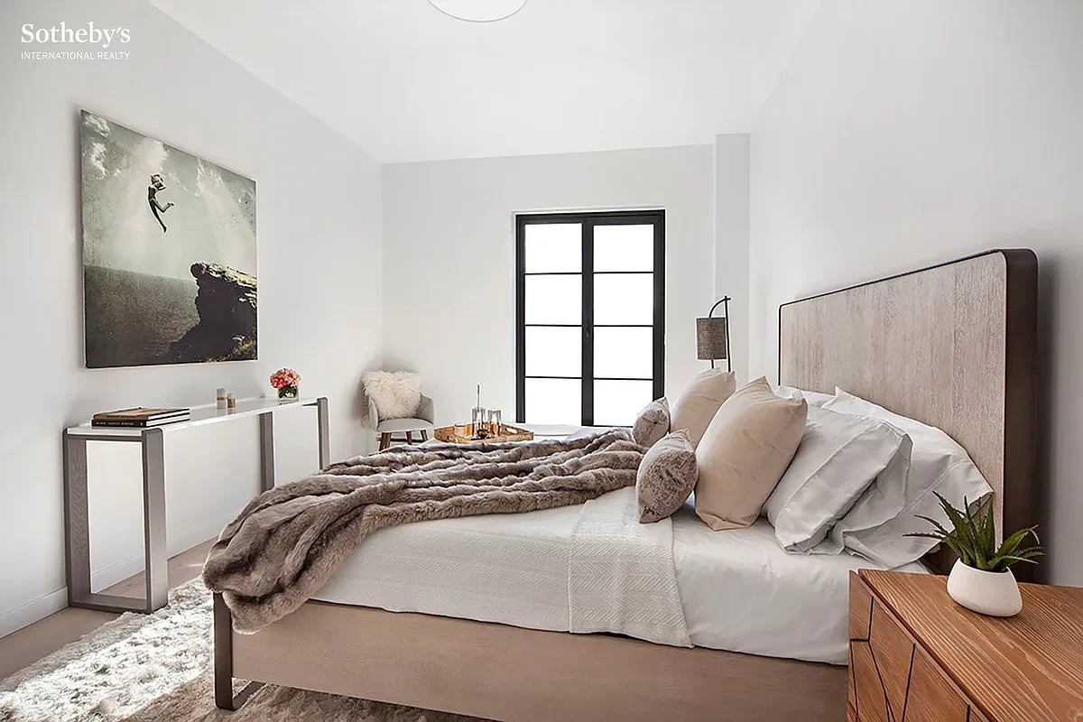 225 W 17th St #2B