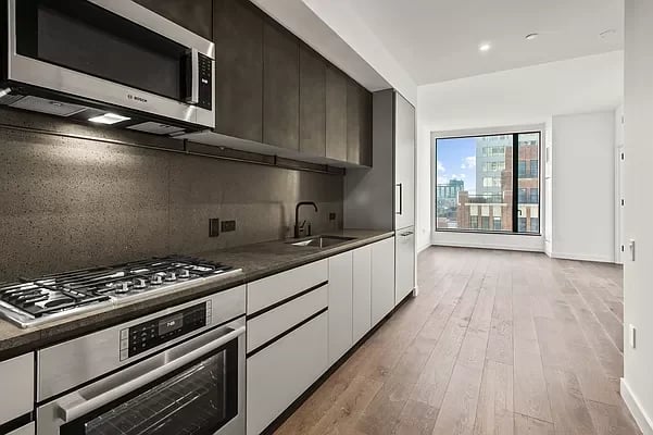 11 Hoyt Street Unit: 17K