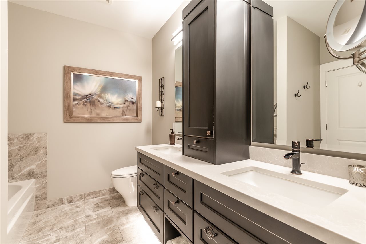 604-1211 Village Green Wy